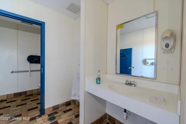 $2,000 | 270 Broadway, Whitehall, NY 12887