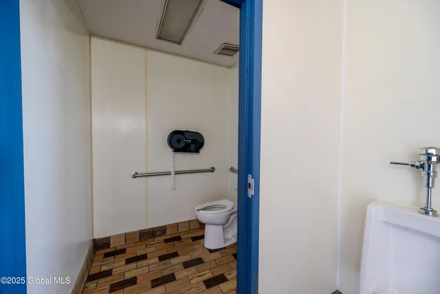 $2,000 | 270 Broadway, Whitehall, NY 12887