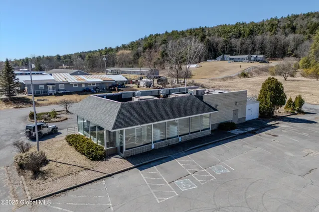 $2,000 | 270 Broadway, Whitehall, NY 12887