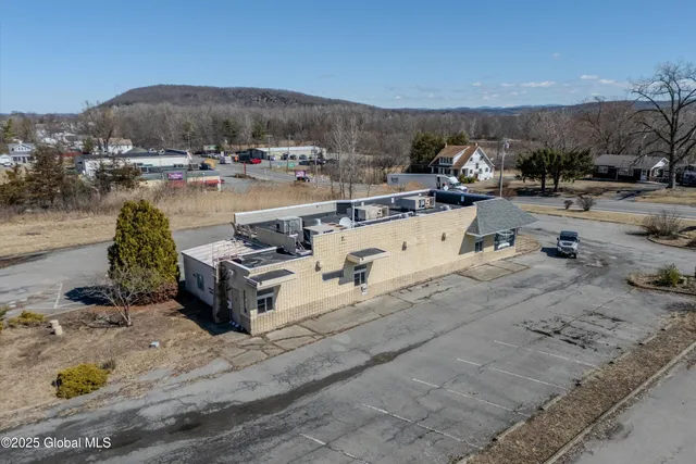 $2,000 | 270 Broadway, Whitehall, NY 12887