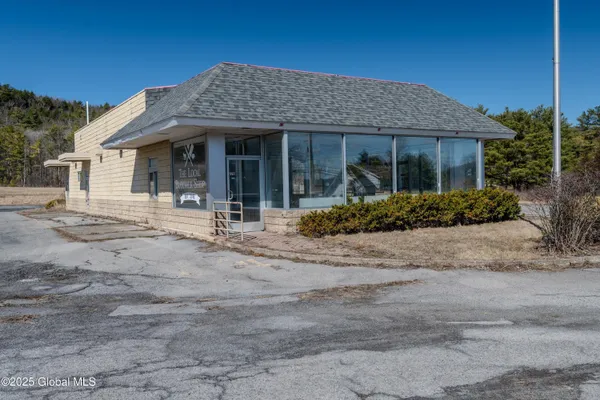 $2,000 | 270 Broadway, Whitehall, NY 12887