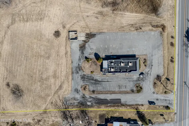 $2,000 | 270 Broadway, Whitehall, NY 12887