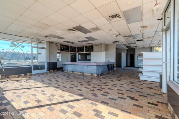 $2,000 | 270 Broadway, Whitehall, NY 12887