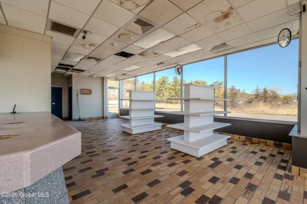 $2,000 | 270 Broadway, Whitehall, NY 12887