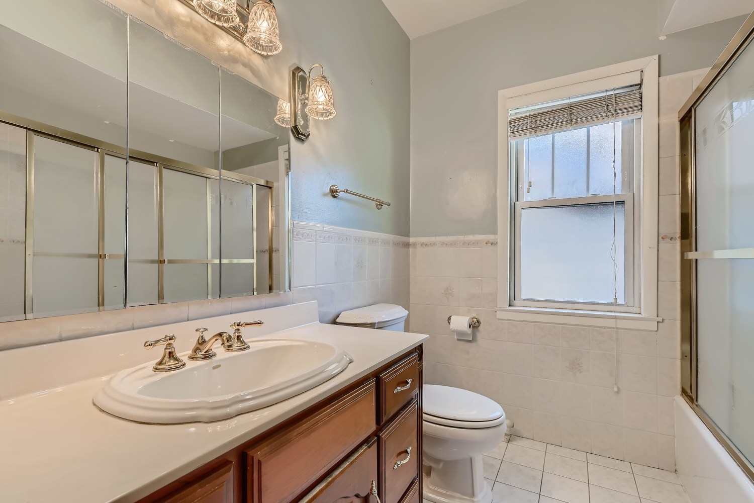 341 Nuttall Road Riverside, IL 60546 - Photo 12 of 28 a bathroom with a sink a toilet and shower