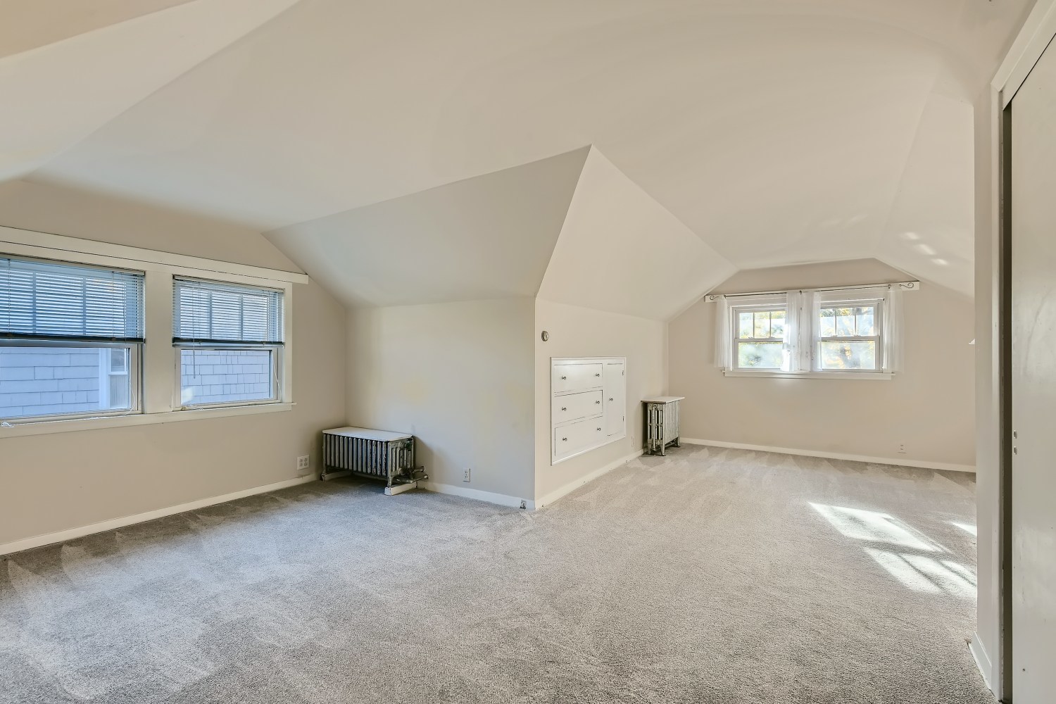 341 Nuttall Road Riverside, IL 60546 - Photo 13 of 28 an empty room with windows