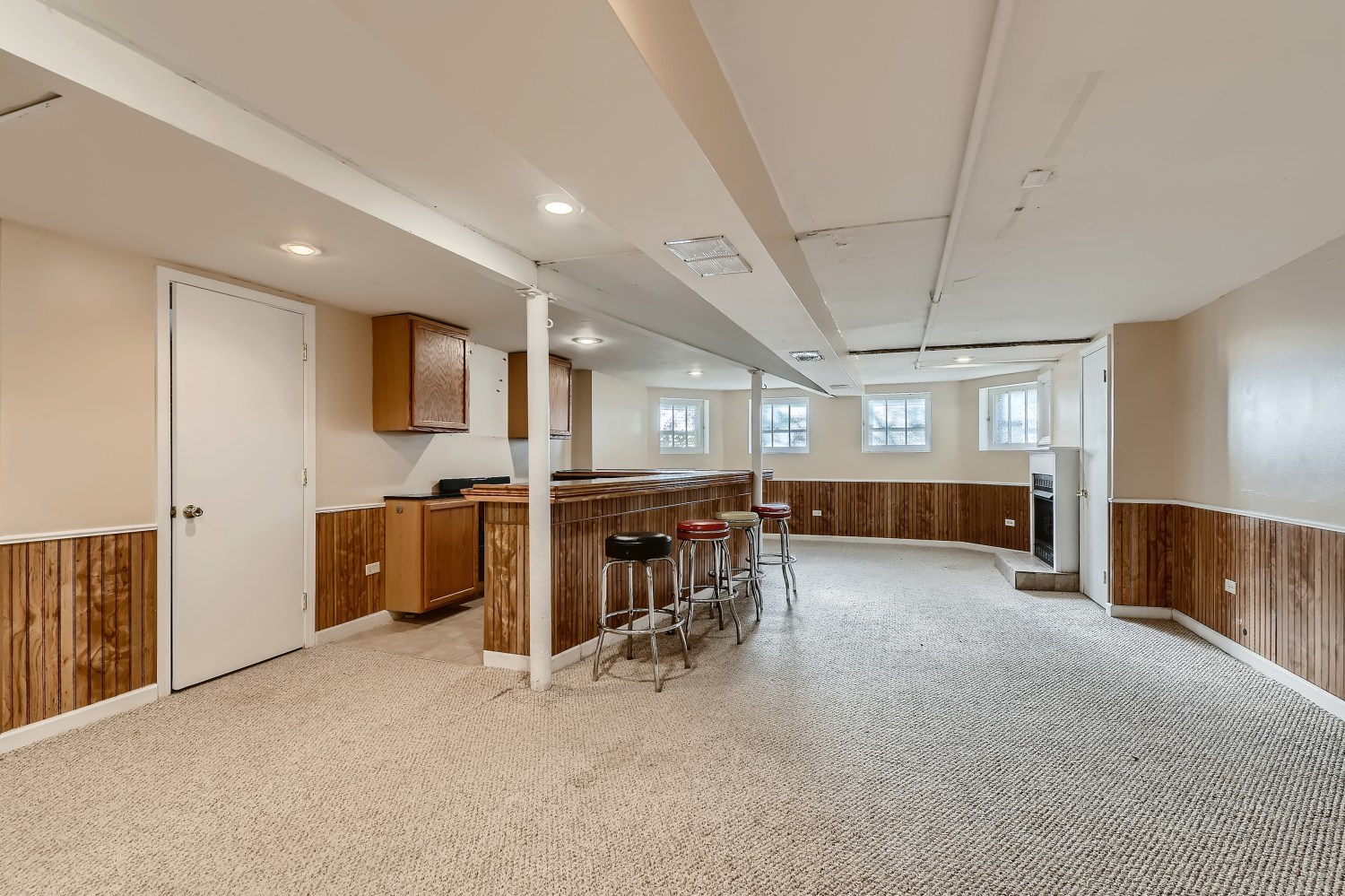 341 Nuttall Road Riverside, IL 60546 - Photo 19 of 28 a view of a livingroom with furniture and a ceiling fan