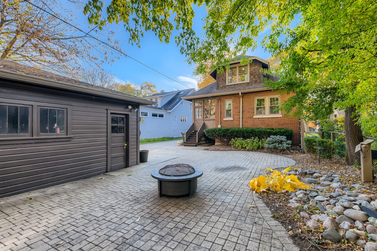 341 Nuttall Road Riverside, IL 60546 - Photo 26 of 28 a view of a backyard with table and chairs and a barbeque