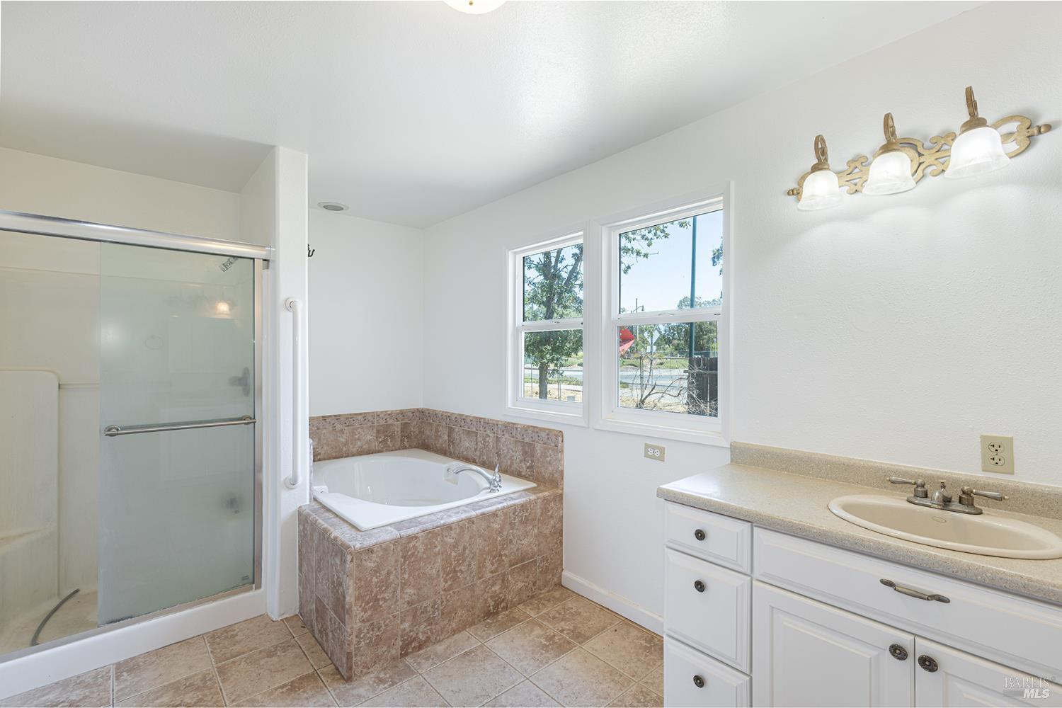 411 Walten Way Windsor, CA 95492 - Photo 12 of 29