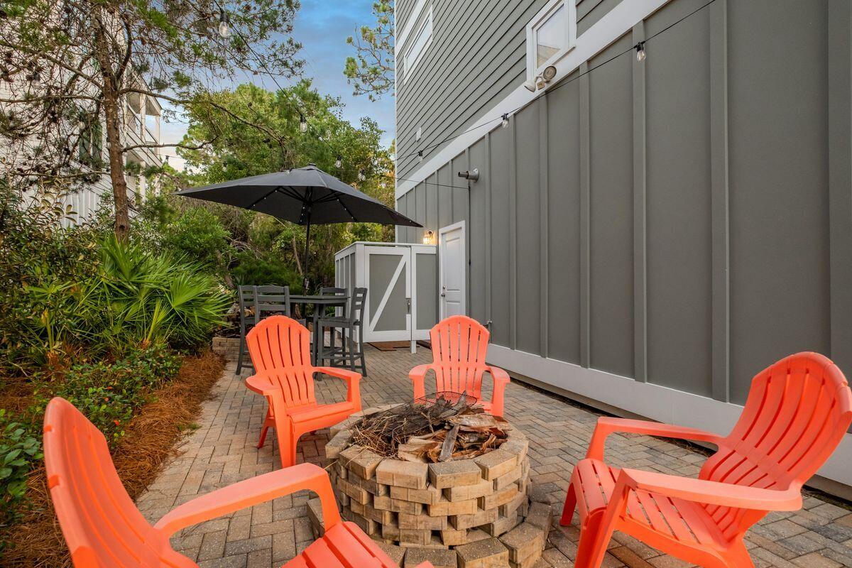 20 Sawgrass Lane Santa Rosa Beach, FL 32459 - Photo 4 of 25 a backyard of a house with table and chairs