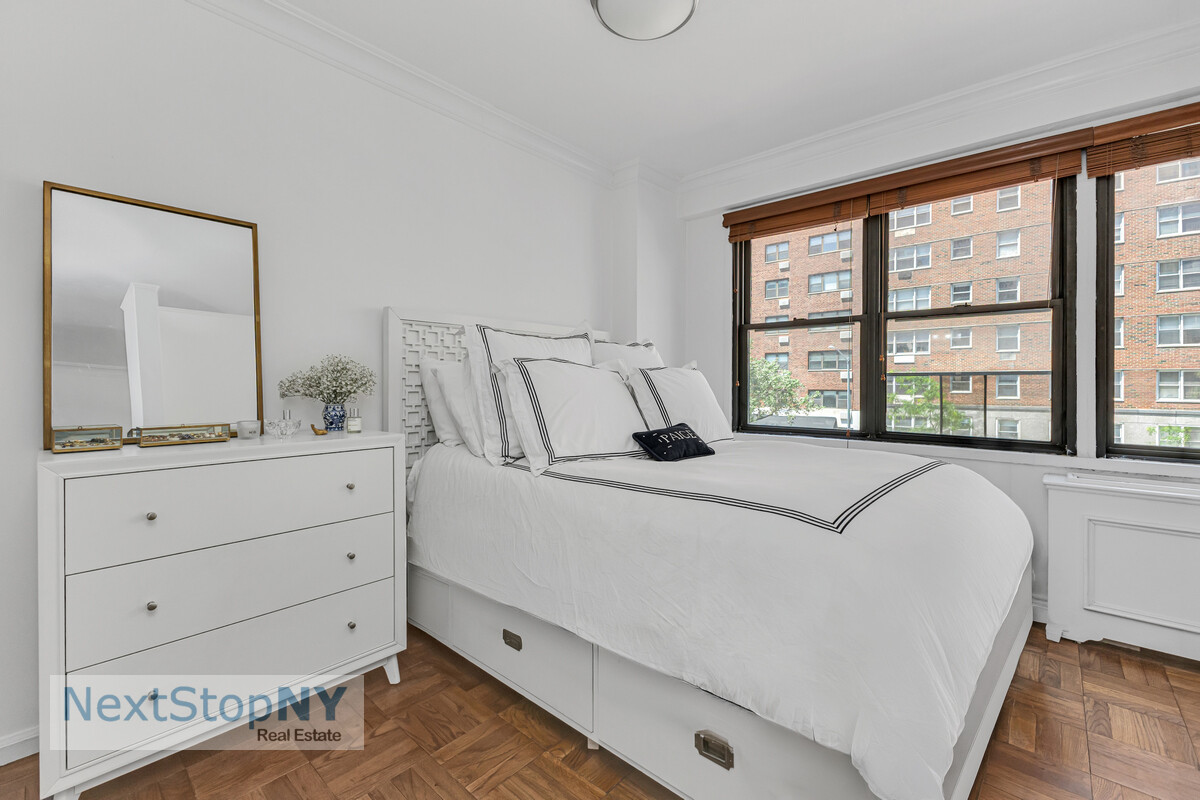 200 East 74th Street, Unit 3G Manhattan, NY 10021 - Photo 4 of 12