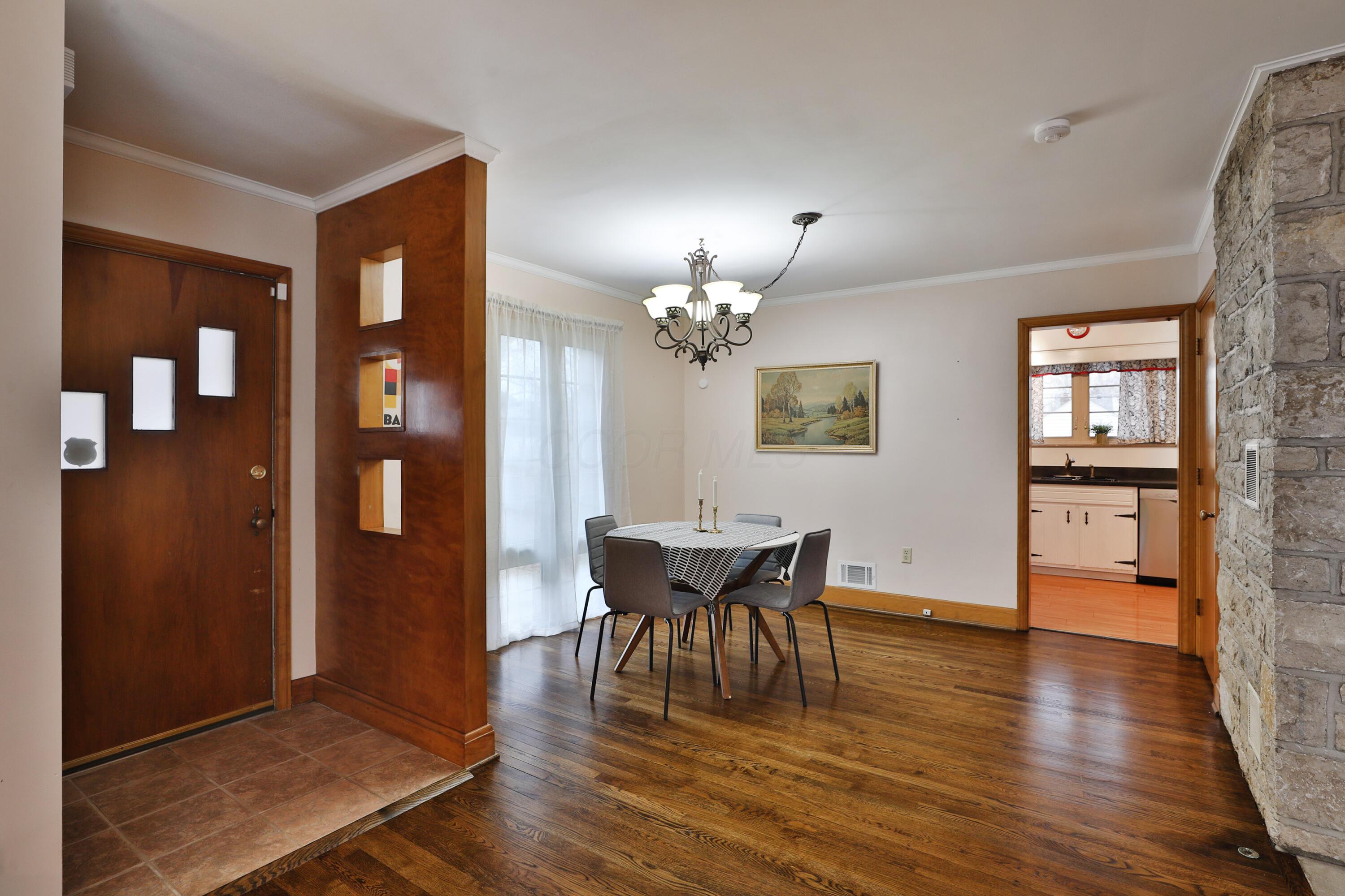 2620 Wellesley Road Columbus, OH 43209 - Photo 5 of 32 Living to Dining