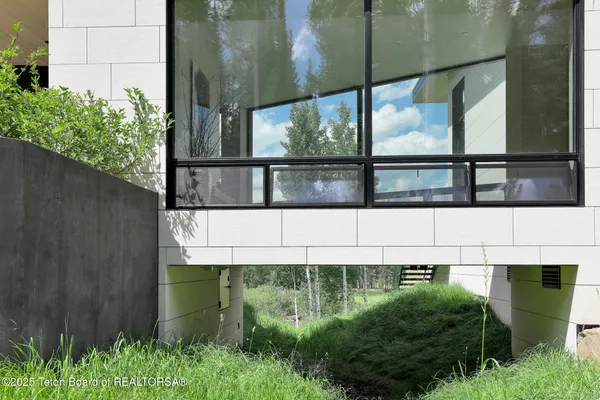 $25,495,000 | 200 North W Ridge Road, Jackson, WY 83001
