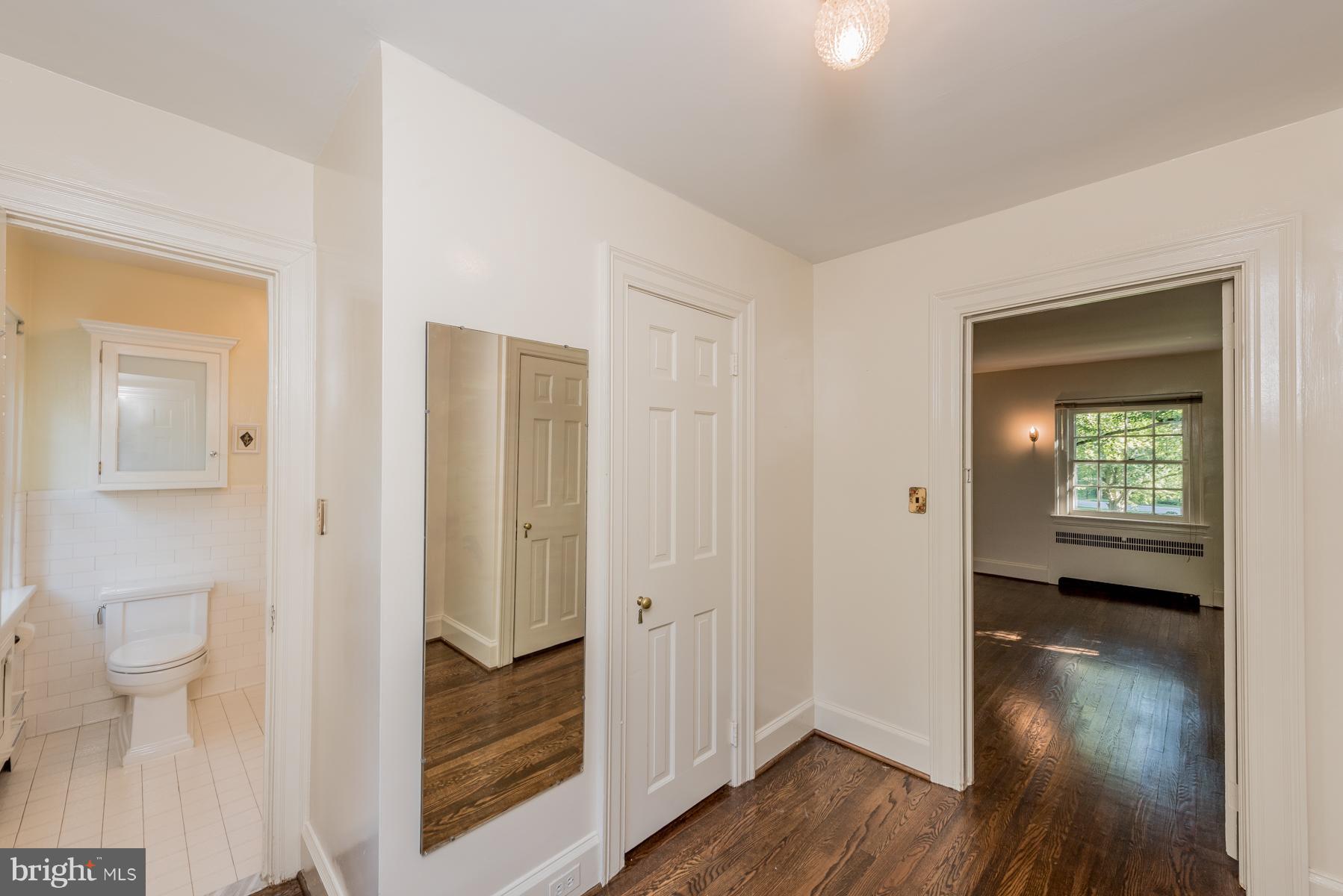 812 Bellemore Road Baltimore, MD 21210 - Photo 15 of 30 Master dressing area
