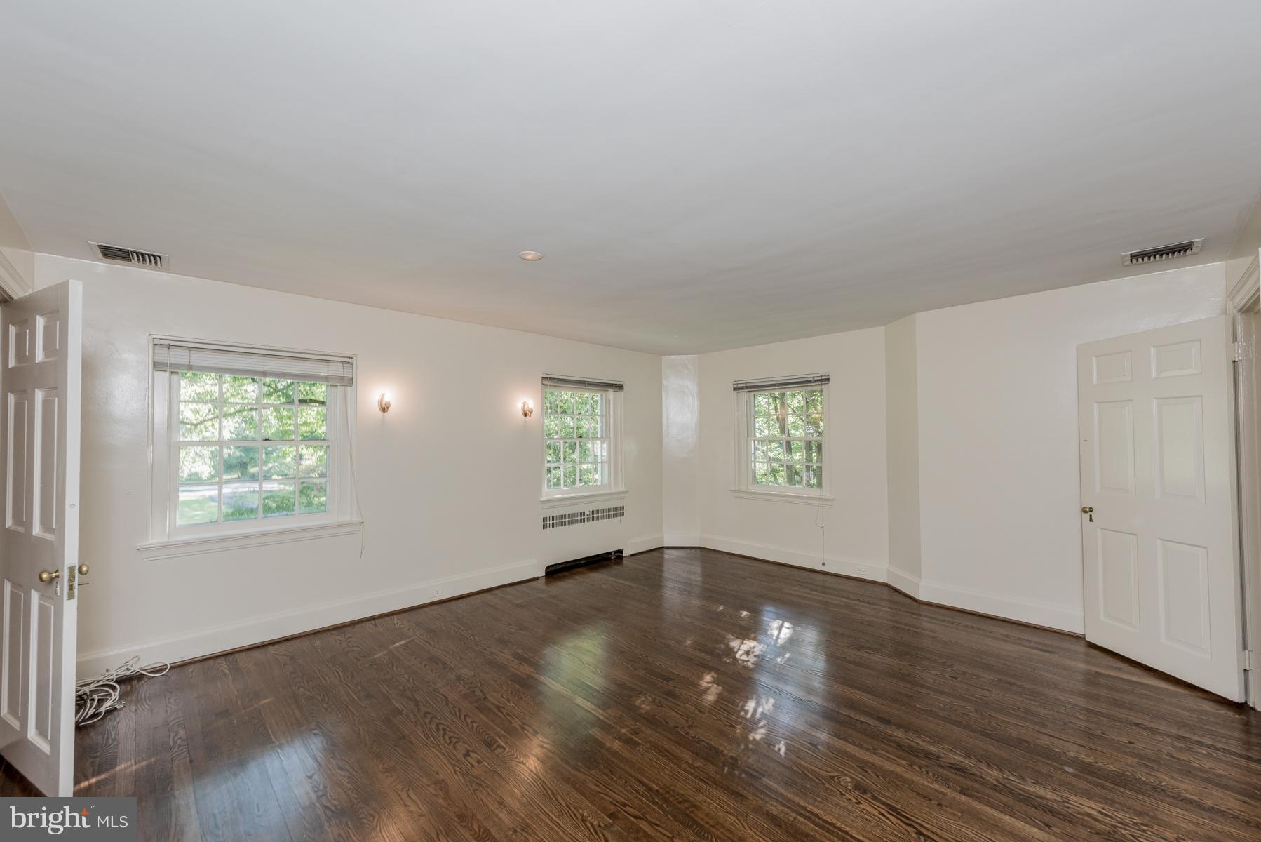 812 Bellemore Road Baltimore, MD 21210 - Photo 17 of 30 Tons of natural light!