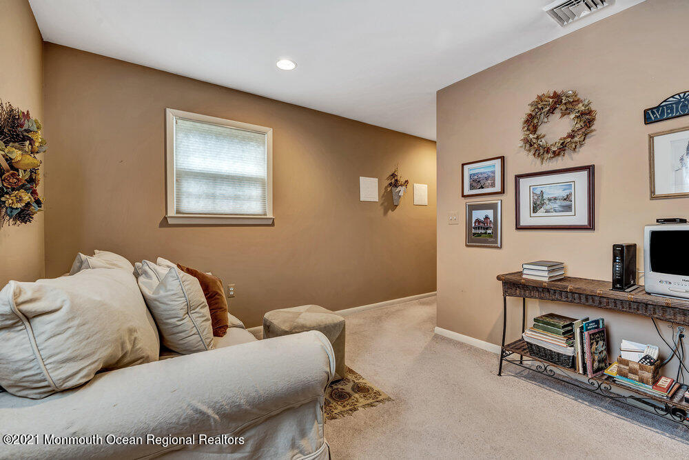 24 Limerick Place Hazlet, NJ 07730 - Photo 21 of 36 a living room with furniture