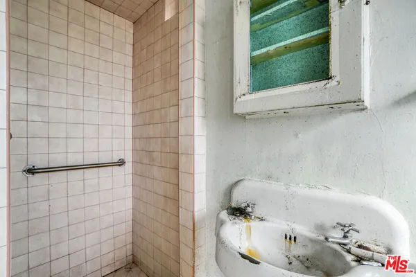 $3,600,000 | 1042 Wilcox Avenue, Los Angeles, CA 90038