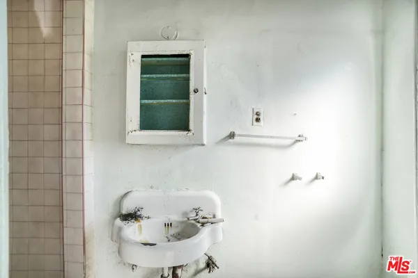 $3,600,000 | 1042 Wilcox Avenue, Los Angeles, CA 90038