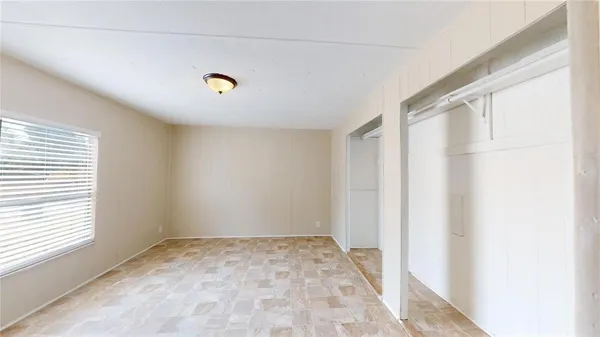 a view of empty room with window