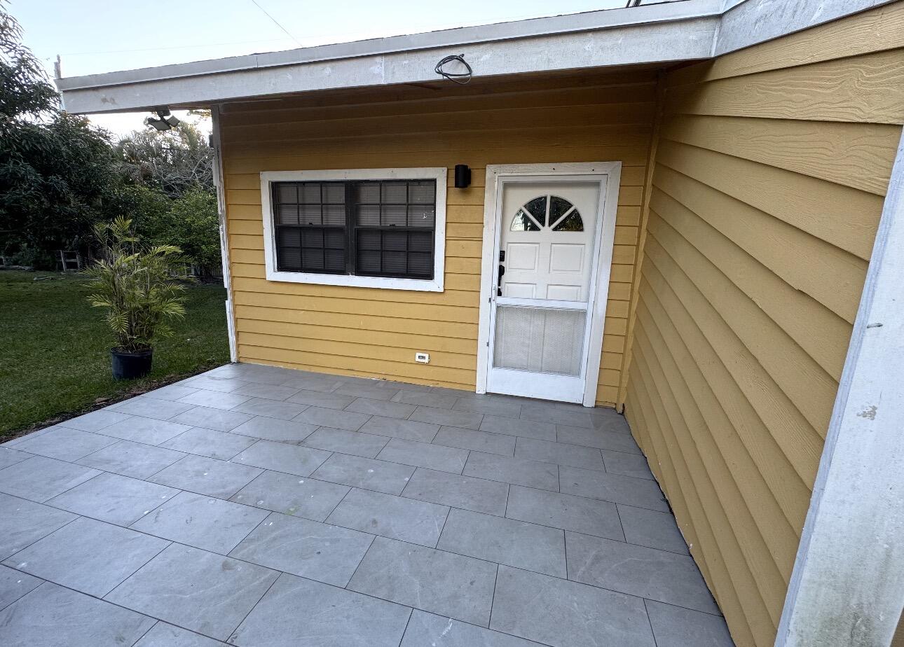 5239 Club Road Haverhill, FL 33415 - Photo 1 of 14 IMG_7573