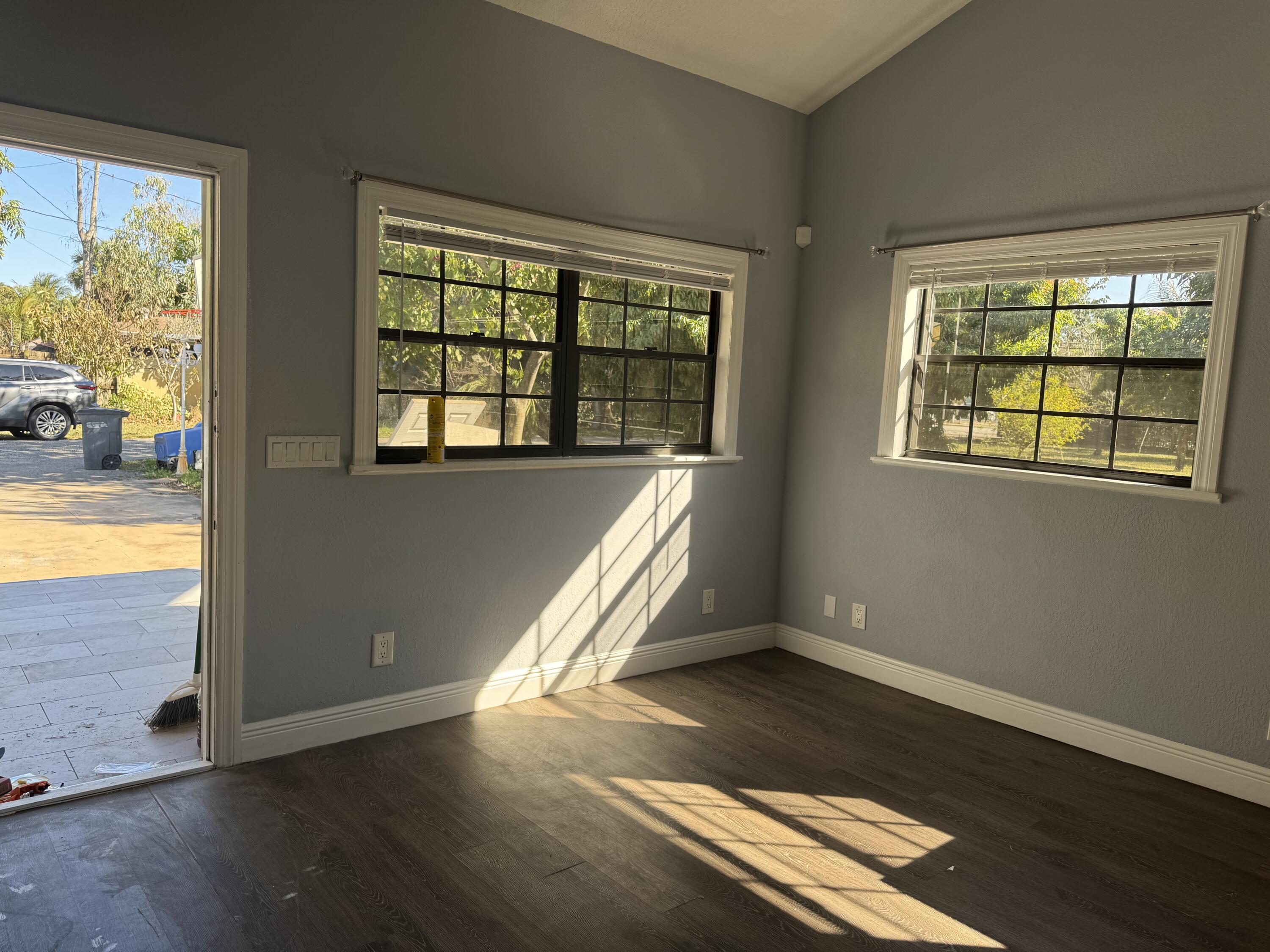 5239 Club Road Haverhill, FL 33415 - Photo 3 of 14 IMG_7563