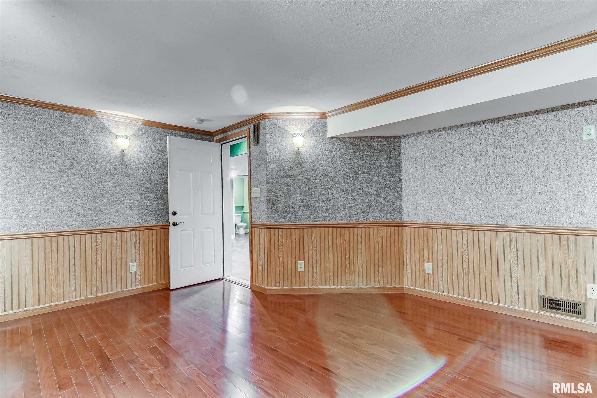 2613 Cardifs Avenue Springfield, IL 62704 - Photo 28 of 39 Gallery Image 28