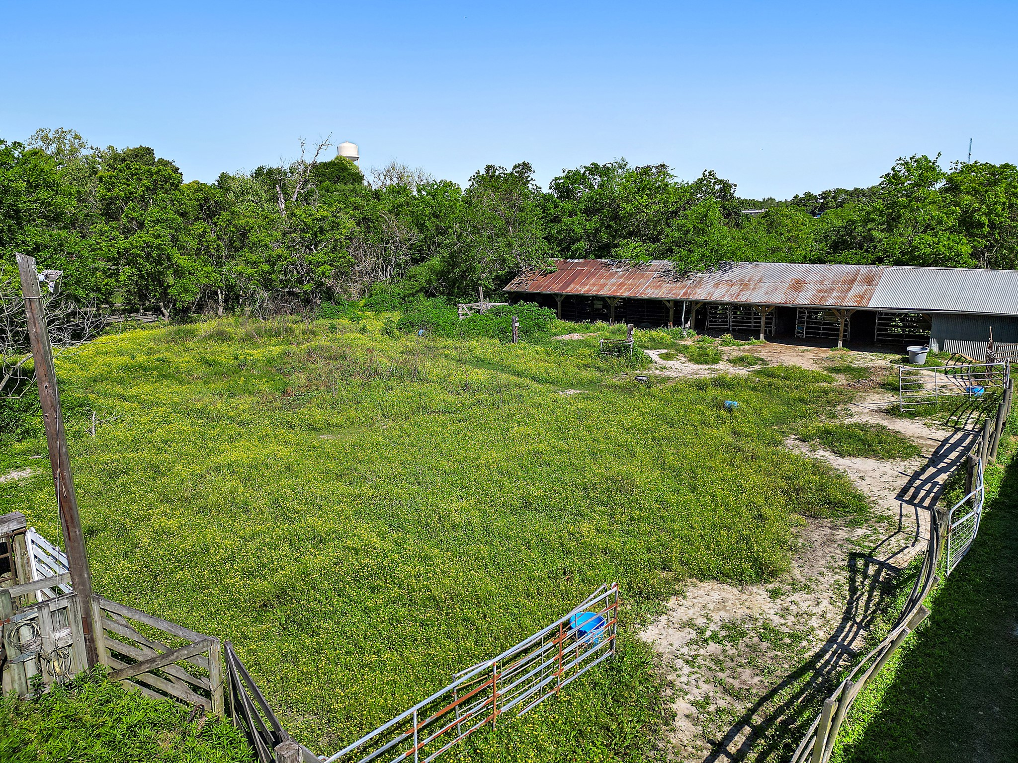 406 Main Street Winnie, TX 77665 - Photo 5 of 20 a view of a backyard with plants