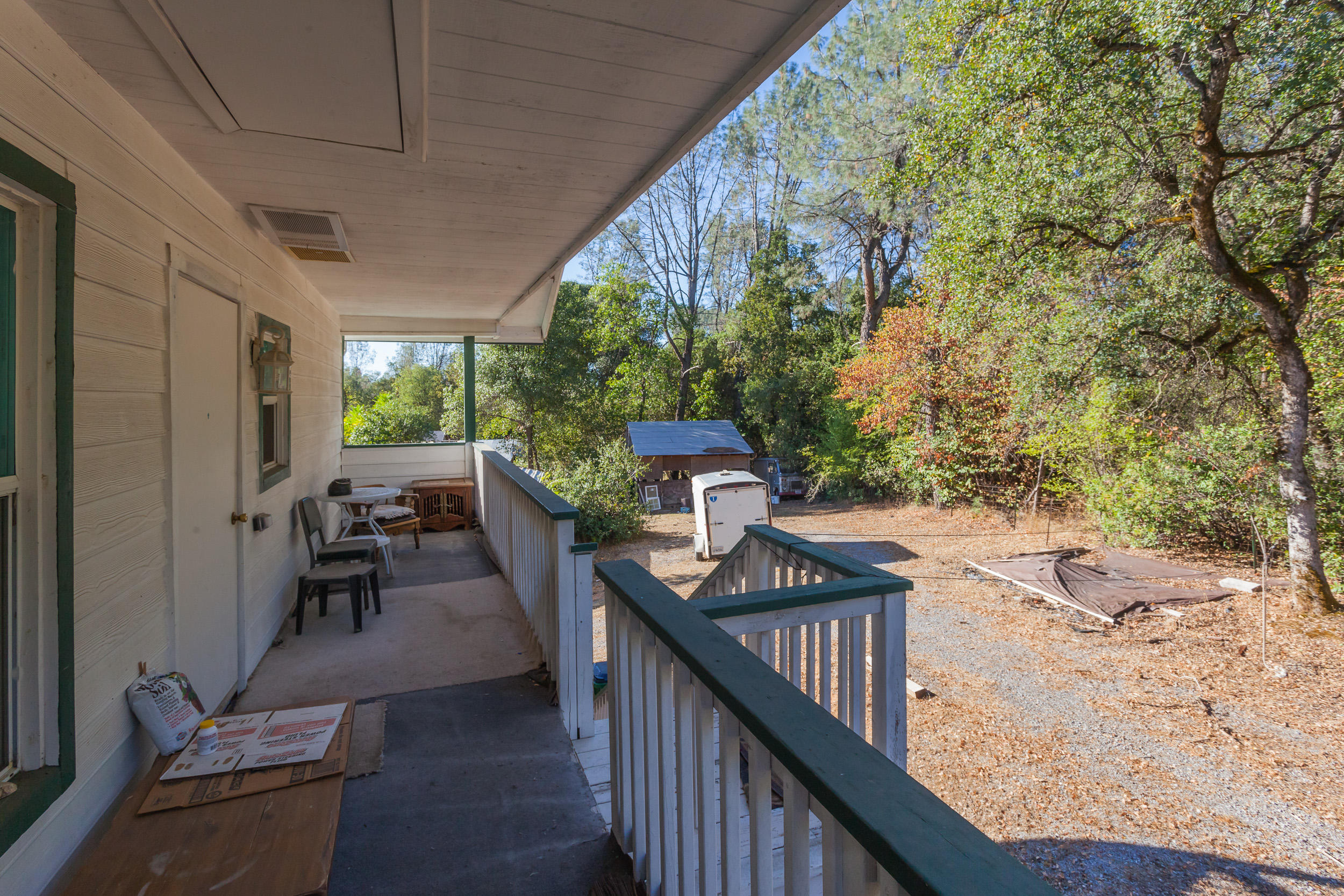12383 Quartz Hill Road Redding, CA 96003 - Photo 23 of 36 Balcony Upstairs