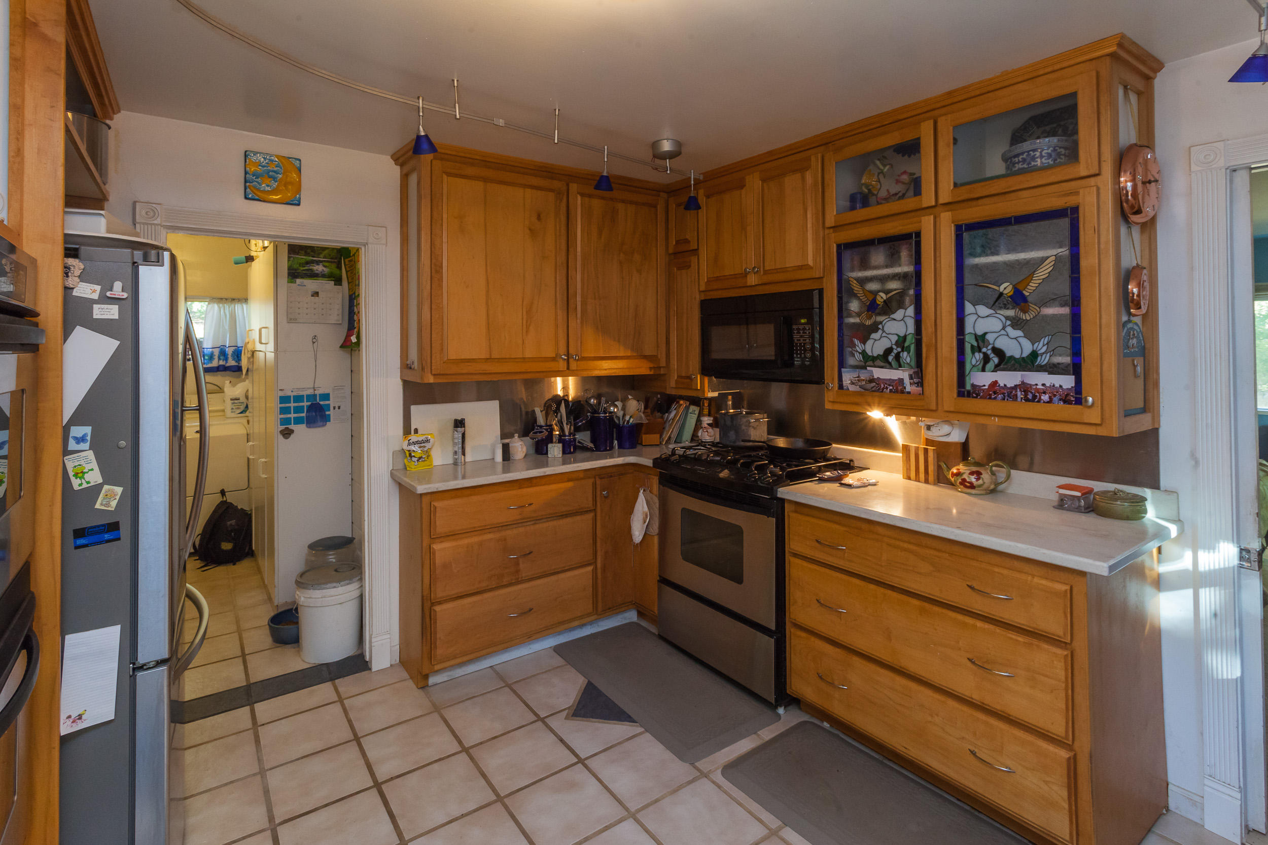 12383 Quartz Hill Road Redding, CA 96003 - Photo 7 of 36 Corian Counter Tops