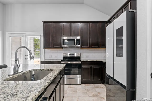 $335,000 | 8232 Breezy Cove, Selma, TX 78154