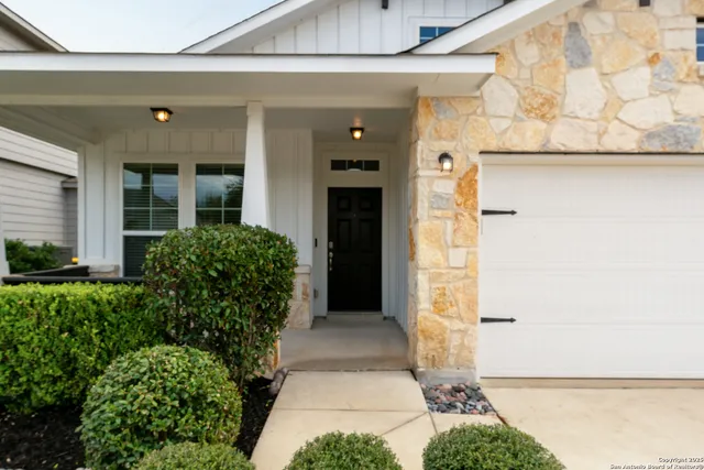 $335,000 | 8232 Breezy Cove, Selma, TX 78154