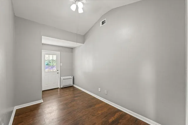 $3,200 | 929 South Rosemont Avenue, Unit 929, Dallas, TX 75208