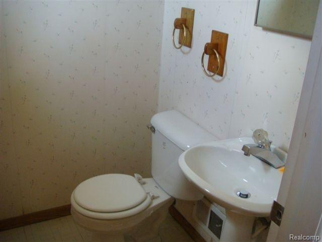3857 Frazho Road Warren, MI 48091 - Photo 6 of 11 DSC05009 (Small)