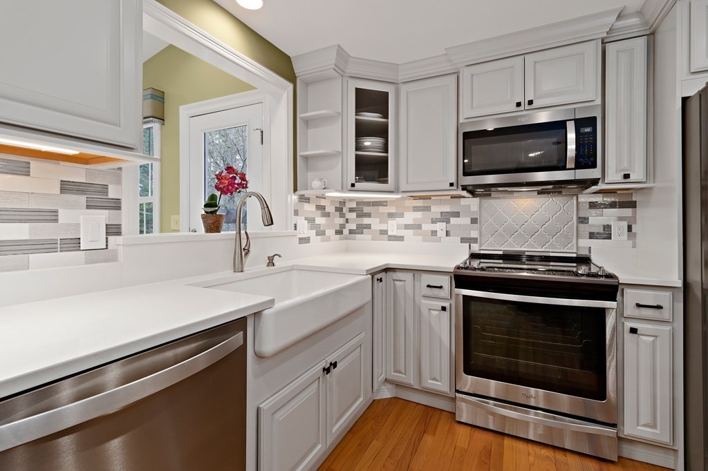 22 Blacksmith Drive Medfield, MA 02052 - Photo 4 of 42