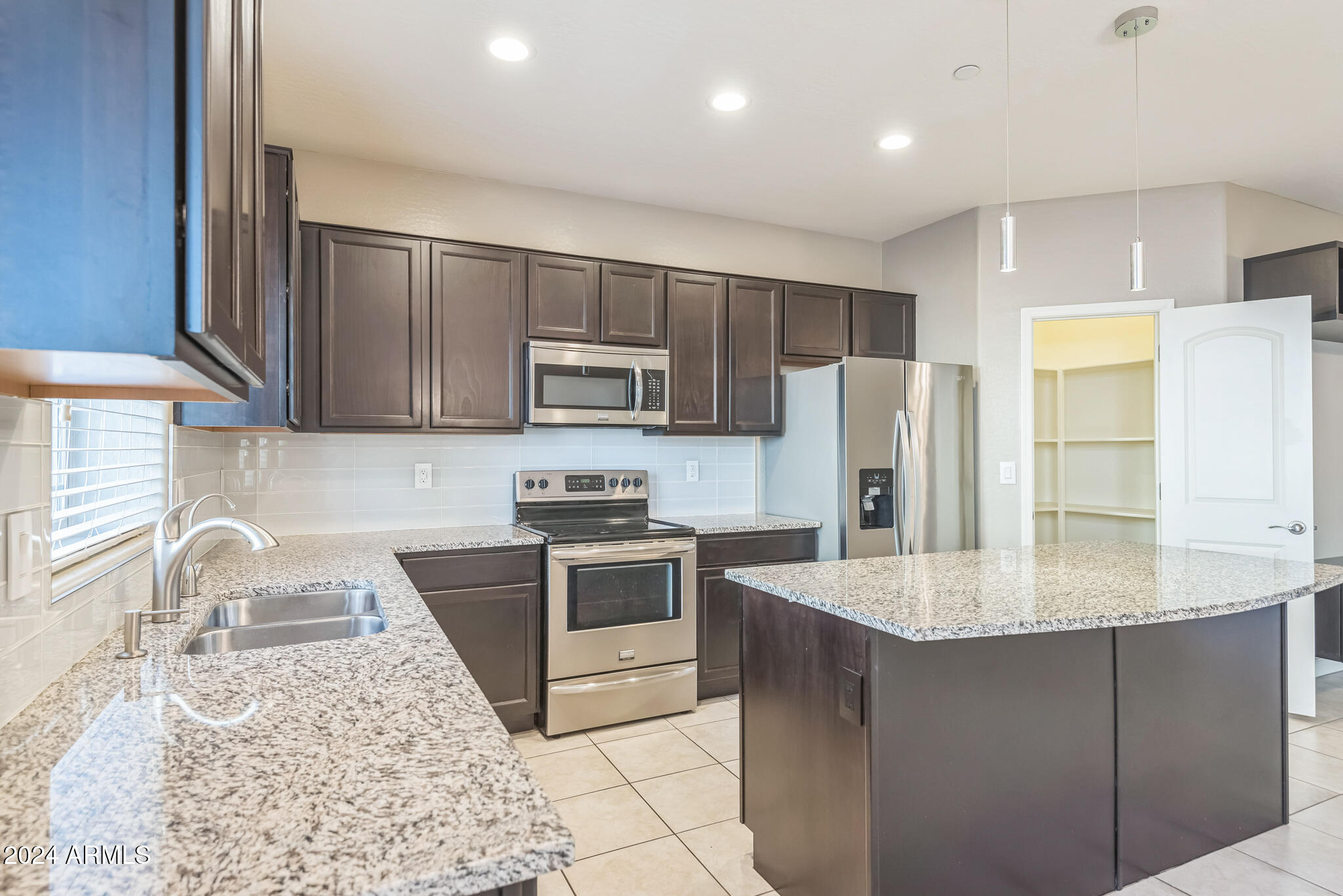 2150 West Alameda Road, Unit 1165 Phoenix, AZ 85085 - Photo 5 of 28 Kitchen