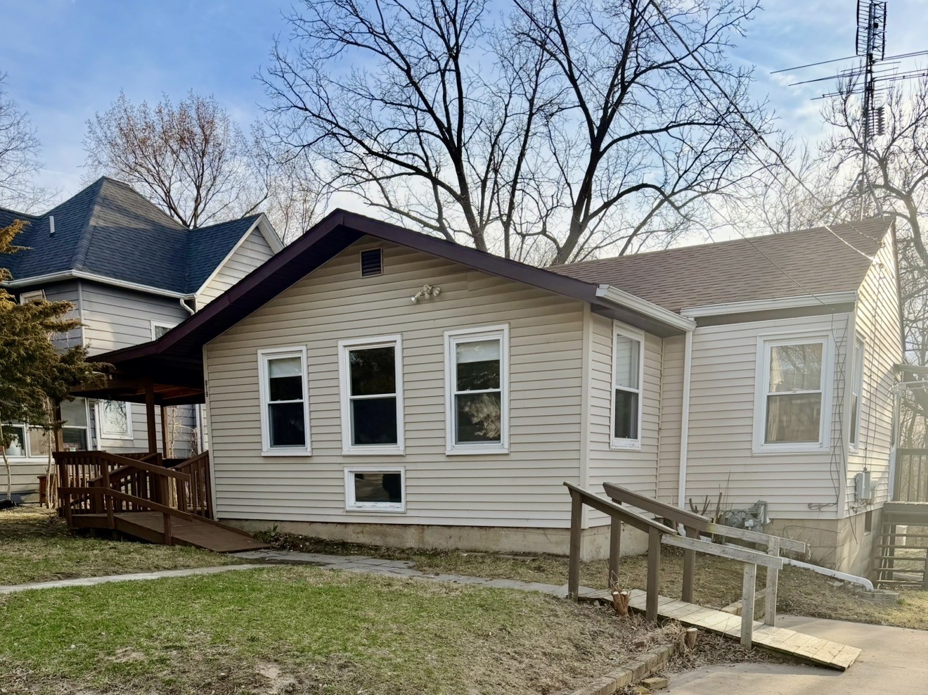 819 Madison Avenue Dixon, IL 61021 - Photo 1 of 10