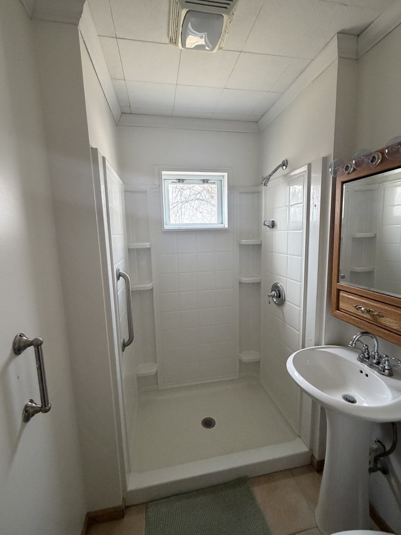 819 Madison Avenue Dixon, IL 61021 - Photo 9 of 10