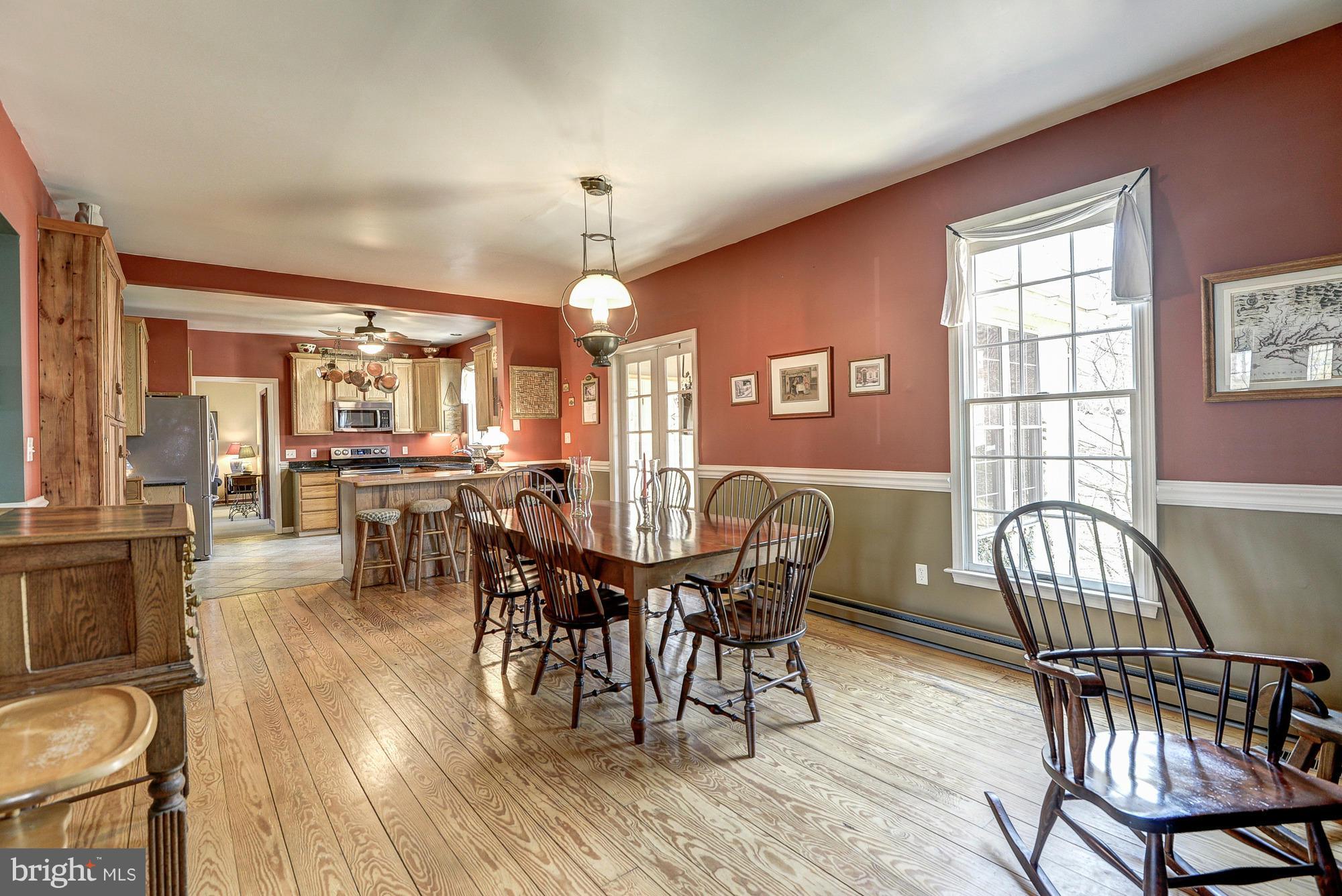 35084 Sunny Ridge Road Round Hill, VA 20141 - Photo 11 of 30 Kitchen dining area
