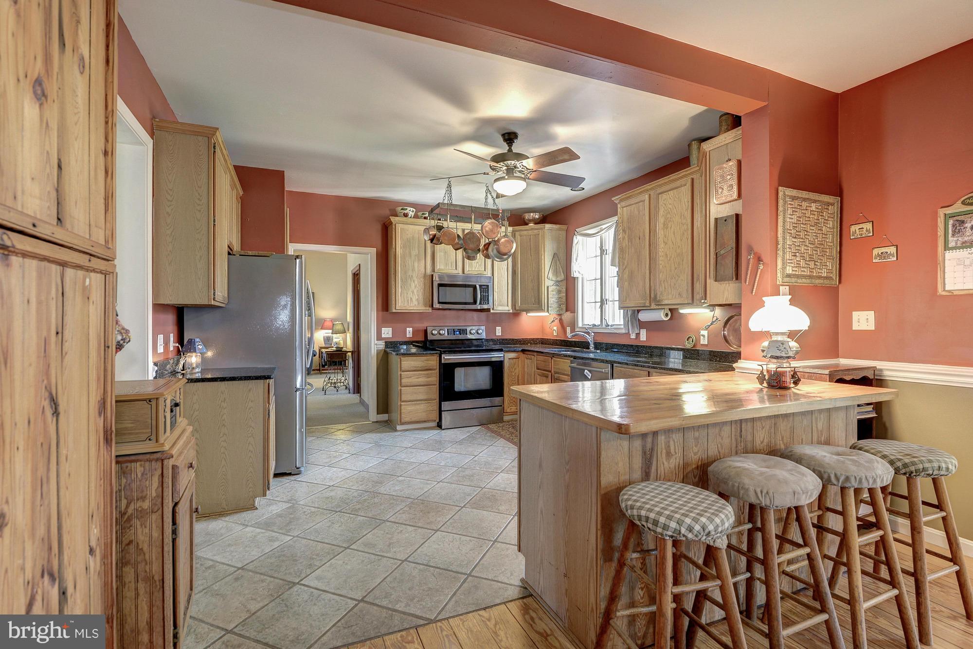 35084 Sunny Ridge Road Round Hill, VA 20141 - Photo 12 of 30 Spacious kitchen