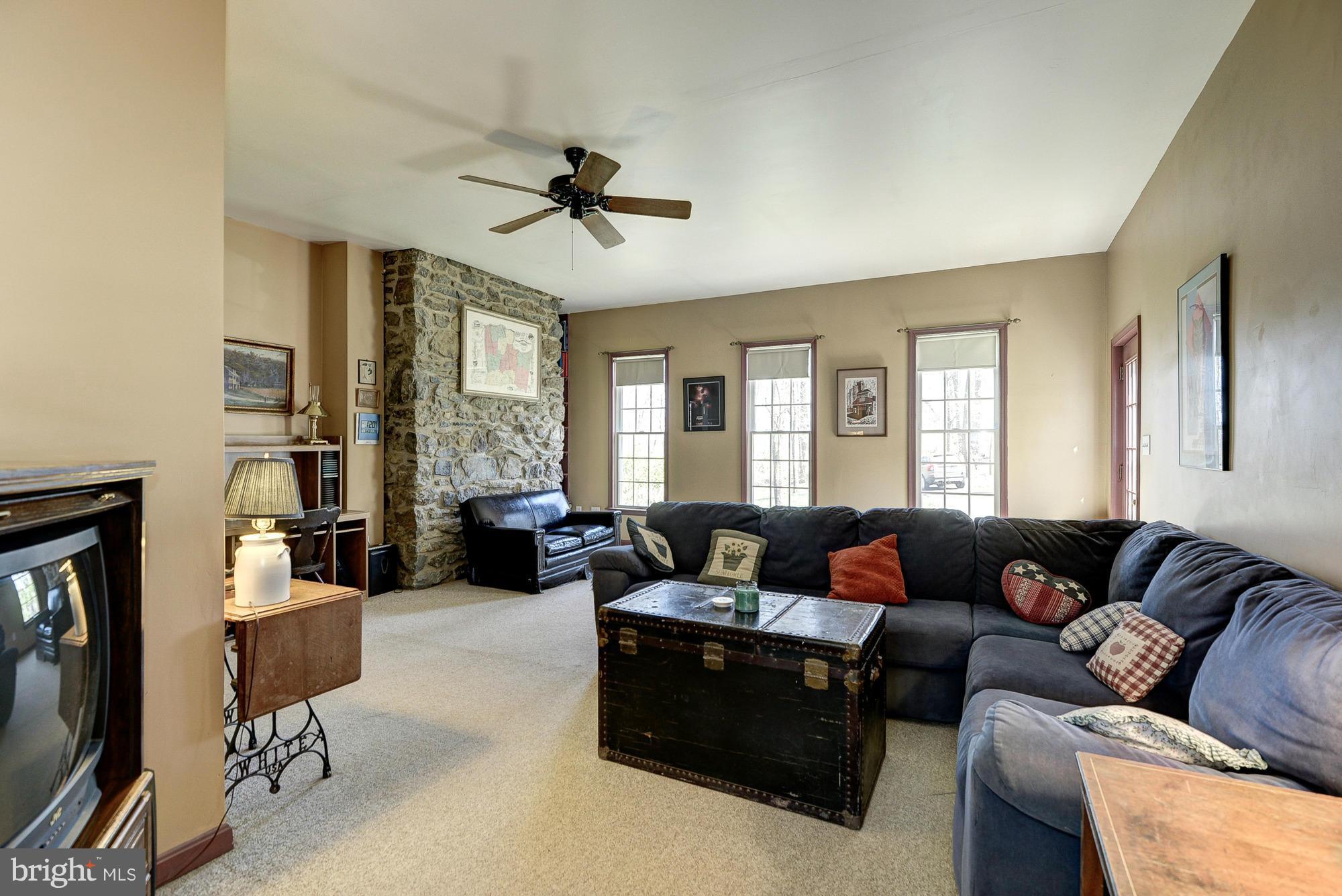 35084 Sunny Ridge Road Round Hill, VA 20141 - Photo 17 of 30 Family Room off kitchen