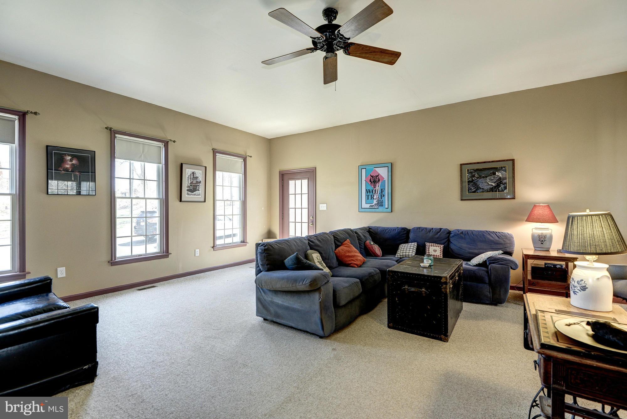 35084 Sunny Ridge Road Round Hill, VA 20141 - Photo 18 of 30 Large family space 2 half baths main level