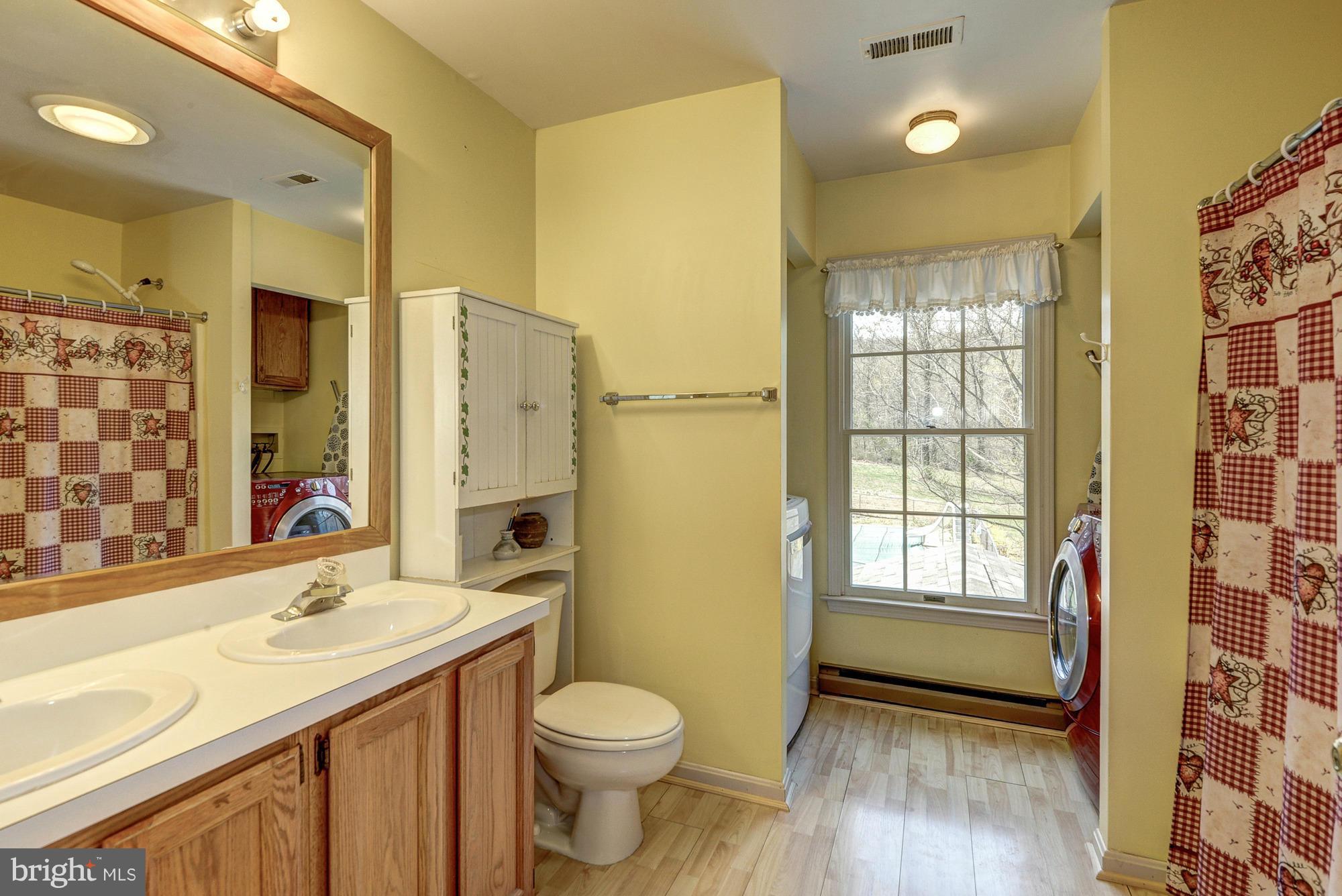 35084 Sunny Ridge Road Round Hill, VA 20141 - Photo 24 of 30 Upper level hall bath and laundry