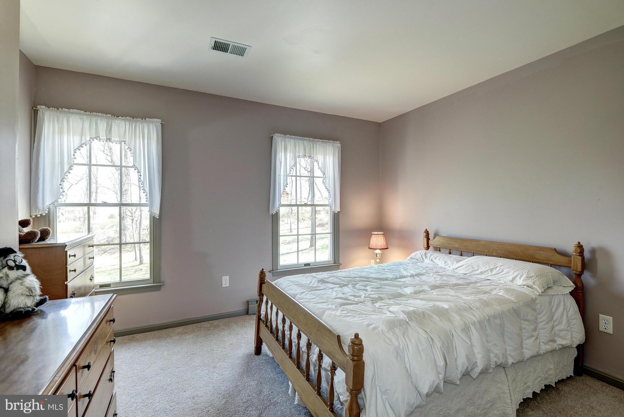 35084 Sunny Ridge Road Round Hill, VA 20141 - Photo 25 of 30 Good size bedrooms