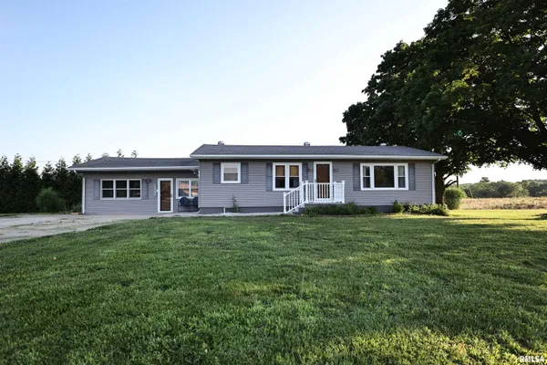 $192,000 | 42060 Co Highway 10, Nebo, IL 62355