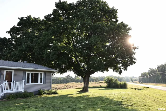 $192,000 | 42060 Co Highway 10, Nebo, IL 62355