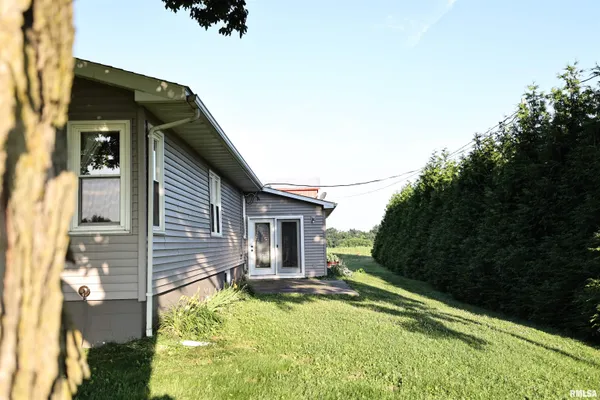 $189,000 | 42060 Co Highway 10, Nebo, IL 62355
