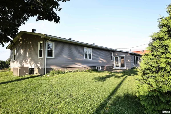 $192,000 | 42060 Co Highway 10, Nebo, IL 62355