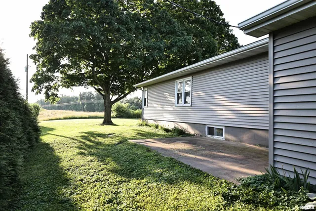 $192,000 | 42060 Co Highway 10, Nebo, IL 62355