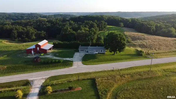 $192,000 | 42060 Co Highway 10, Nebo, IL 62355