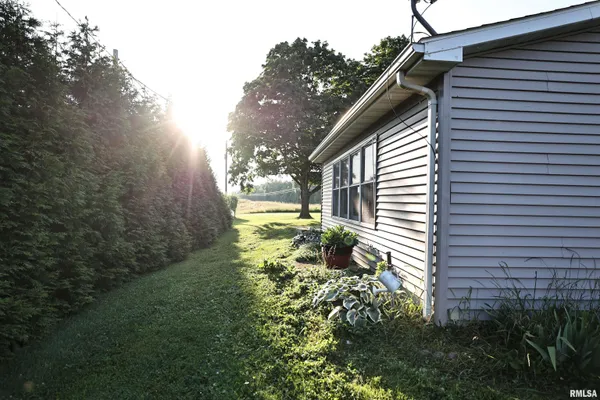 $192,000 | 42060 Co Highway 10, Nebo, IL 62355